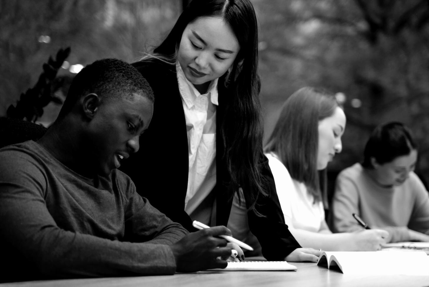 Mesa redonda sobre decisiones de inversión en empresas medianas